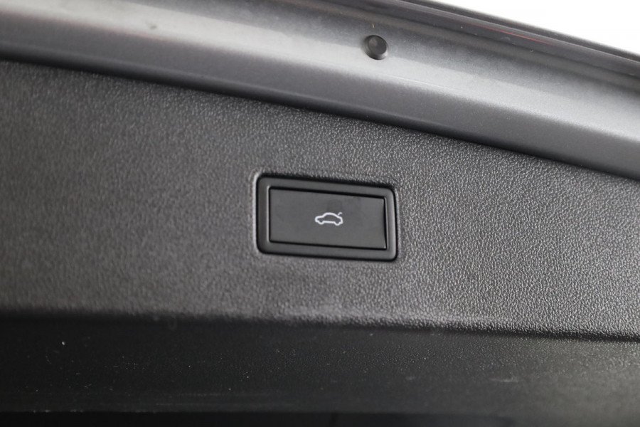 Volkswagen Tiguan Allspace 1.5 TSI R-Line Business 7p. 150 pk DSG | Verlengde garantie | Navigatie | Panoramadak | Adaptieve cruise control | Stoelverwarming | Matrix LED koplampen |