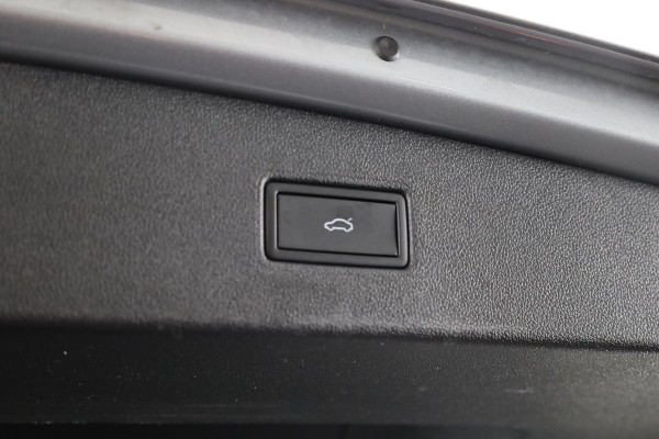 Volkswagen Tiguan Allspace 1.5 TSI R-Line Business 7p. 150 pk DSG | Verlengde garantie | Navigatie | Panoramadak | Adaptieve cruise control | Stoelverwarming | Matrix LED koplampen |