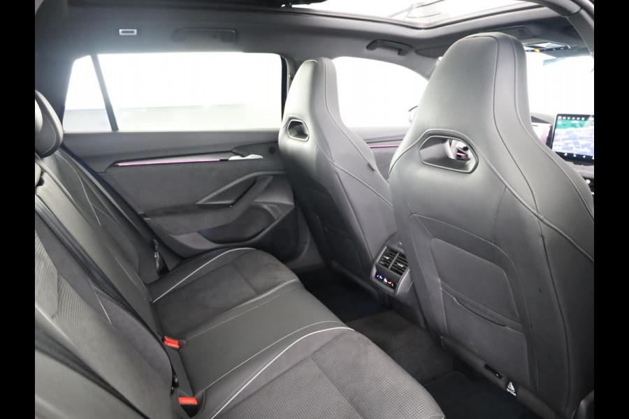 Škoda Superb Combi 1.5 TSI PHEV 204pk Sportline Business | 19 inch | Panoramadak | Canton | Trekhaak | Winterpakket | Adaptive Cruise | Blind Spot