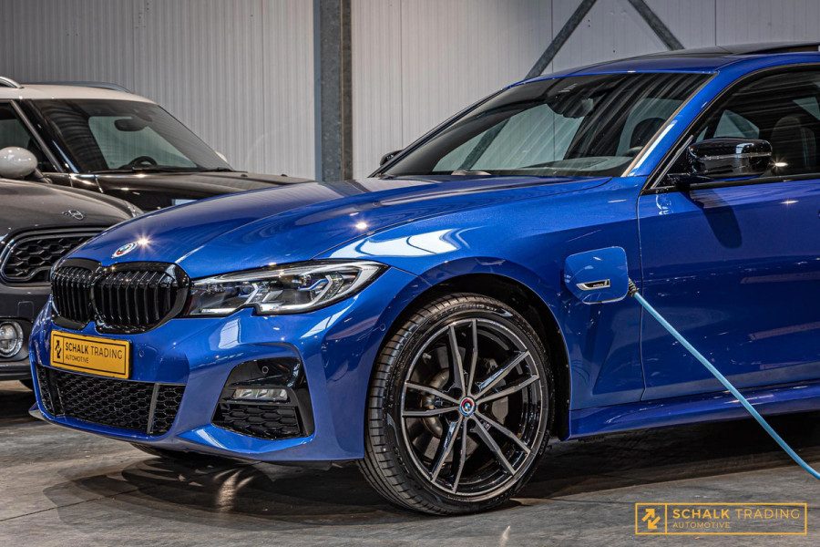 BMW 3 Serie 330E xDrive|Pano|M-Sport|TrekH|E-stoel|Garantie|HUD|1eig