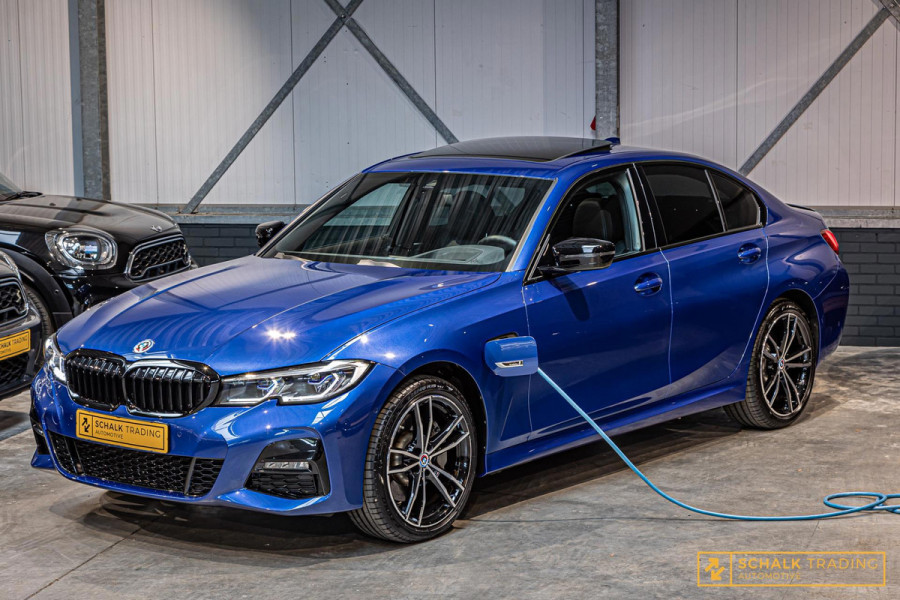 BMW 3 Serie 330E xDrive|Pano|M-Sport|TrekH|E-stoel|Garantie|HUD|1eig