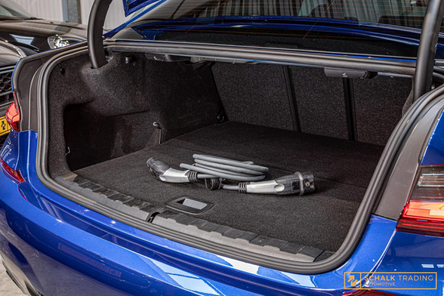 BMW 3 Serie 330E xDrive|Pano|M-Sport|TrekH|E-stoel|Garantie|HUD|1eig