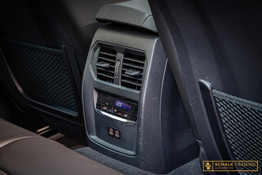 BMW 3 Serie 330E xDrive|Pano|M-Sport|TrekH|E-stoel|Garantie|HUD|1eig