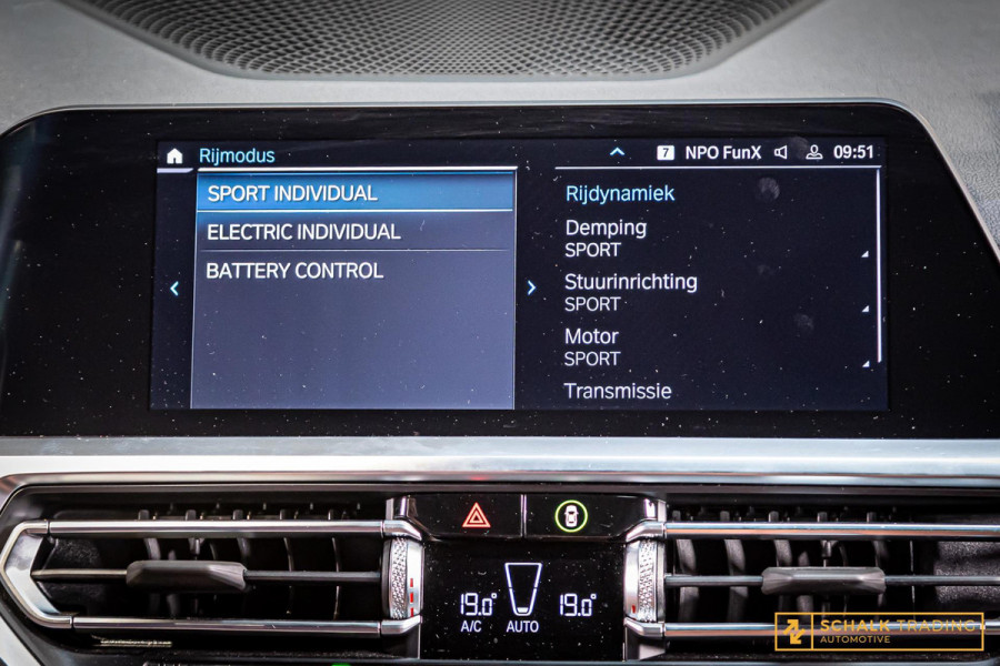 BMW 3 Serie 330E xDrive|Pano|M-Sport|TrekH|E-stoel|Garantie|HUD|1eig