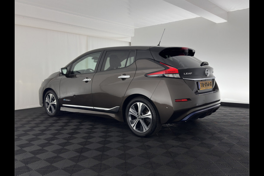 Nissan Leaf Tekna 40 kWh { SOH-92% } (INCL-BTW ) *LUXURY-LEATHER | FULL-LED | KEYLESS | NAVI-FULLMAP | BLIND-SPOT | DAB+ | HEATED-COMFORTSEATS | DIGI-COCKPIT | PRIVACY-GLASS | TOPVIEW-CAMERA | 17"ALU*