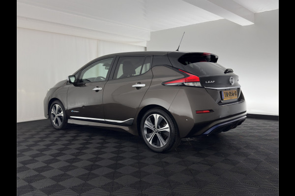 Nissan Leaf Tekna 40 kWh { SOH-92% } (INCL-BTW ) *LUXURY-LEATHER | FULL-LED | KEYLESS | NAVI-FULLMAP | BLIND-SPOT | DAB+ | HEATED-COMFORTSEATS | DIGI-COCKPIT | PRIVACY-GLASS | TOPVIEW-CAMERA | 17"ALU*