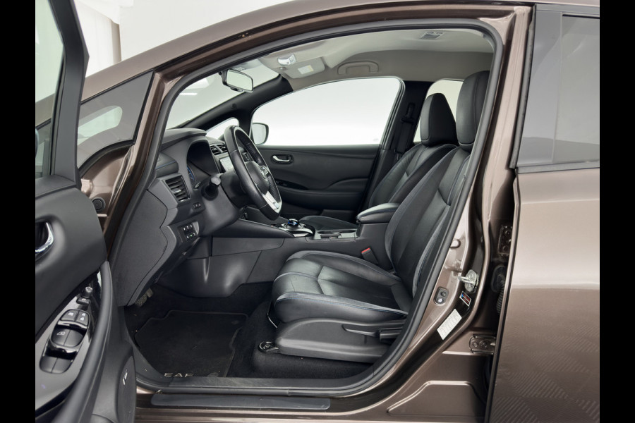 Nissan Leaf Tekna 40 kWh { SOH-92% } (INCL-BTW ) *LUXURY-LEATHER | FULL-LED | KEYLESS | NAVI-FULLMAP | BLIND-SPOT | DAB+ | HEATED-COMFORTSEATS | DIGI-COCKPIT | PRIVACY-GLASS | TOPVIEW-CAMERA | 17"ALU*