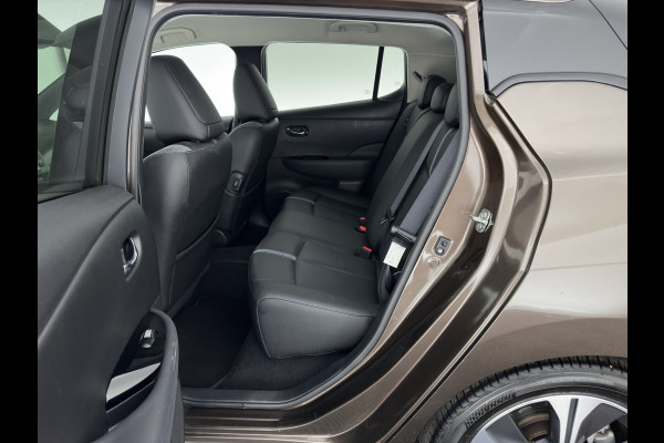 Nissan Leaf Tekna 40 kWh { SOH-92% } (INCL-BTW ) *LUXURY-LEATHER | FULL-LED | KEYLESS | NAVI-FULLMAP | BLIND-SPOT | DAB+ | HEATED-COMFORTSEATS | DIGI-COCKPIT | PRIVACY-GLASS | TOPVIEW-CAMERA | 17"ALU*