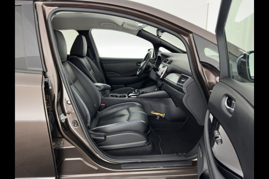 Nissan Leaf Tekna 40 kWh { SOH-92% } (INCL-BTW ) *LUXURY-LEATHER | FULL-LED | KEYLESS | NAVI-FULLMAP | BLIND-SPOT | DAB+ | HEATED-COMFORTSEATS | DIGI-COCKPIT | PRIVACY-GLASS | TOPVIEW-CAMERA | 17"ALU*