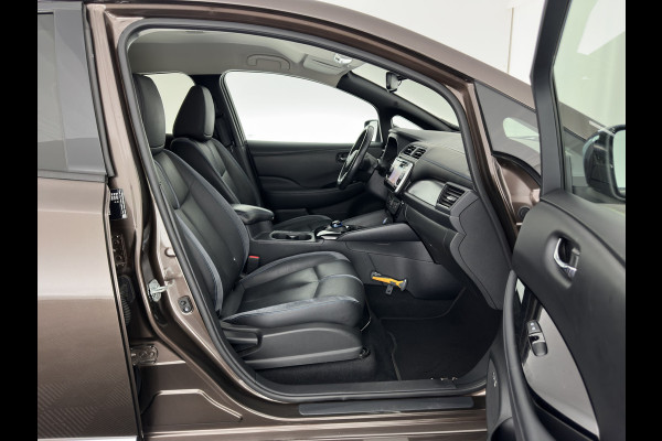 Nissan Leaf Tekna 40 kWh { SOH-92% } (INCL-BTW ) *LUXURY-LEATHER | FULL-LED | KEYLESS | NAVI-FULLMAP | BLIND-SPOT | DAB+ | HEATED-COMFORTSEATS | DIGI-COCKPIT | PRIVACY-GLASS | TOPVIEW-CAMERA | 17"ALU*