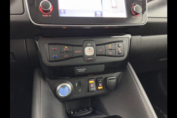 Nissan Leaf Tekna 40 kWh { SOH-92% } (INCL-BTW ) *LUXURY-LEATHER | FULL-LED | KEYLESS | NAVI-FULLMAP | BLIND-SPOT | DAB+ | HEATED-COMFORTSEATS | DIGI-COCKPIT | PRIVACY-GLASS | TOPVIEW-CAMERA | 17"ALU*