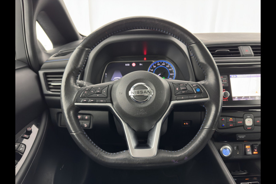 Nissan Leaf Tekna 40 kWh { SOH-92% } (INCL-BTW ) *LUXURY-LEATHER | FULL-LED | KEYLESS | NAVI-FULLMAP | BLIND-SPOT | DAB+ | HEATED-COMFORTSEATS | DIGI-COCKPIT | PRIVACY-GLASS | TOPVIEW-CAMERA | 17"ALU*