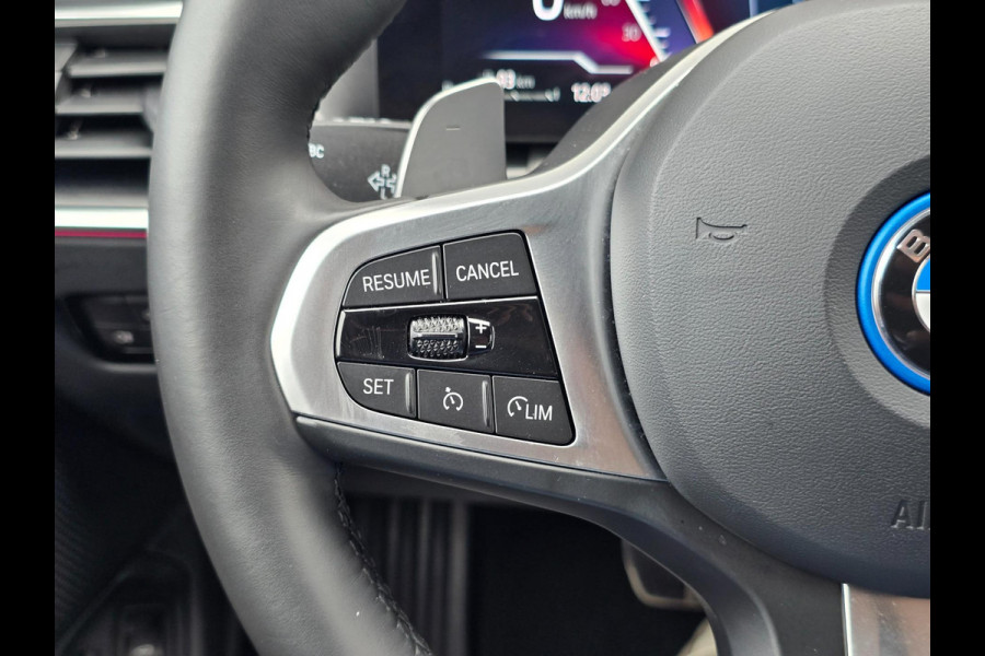 BMW 3 Serie Touring 330e M-Sport Panoramadak/Camera/Carplay/Cruise