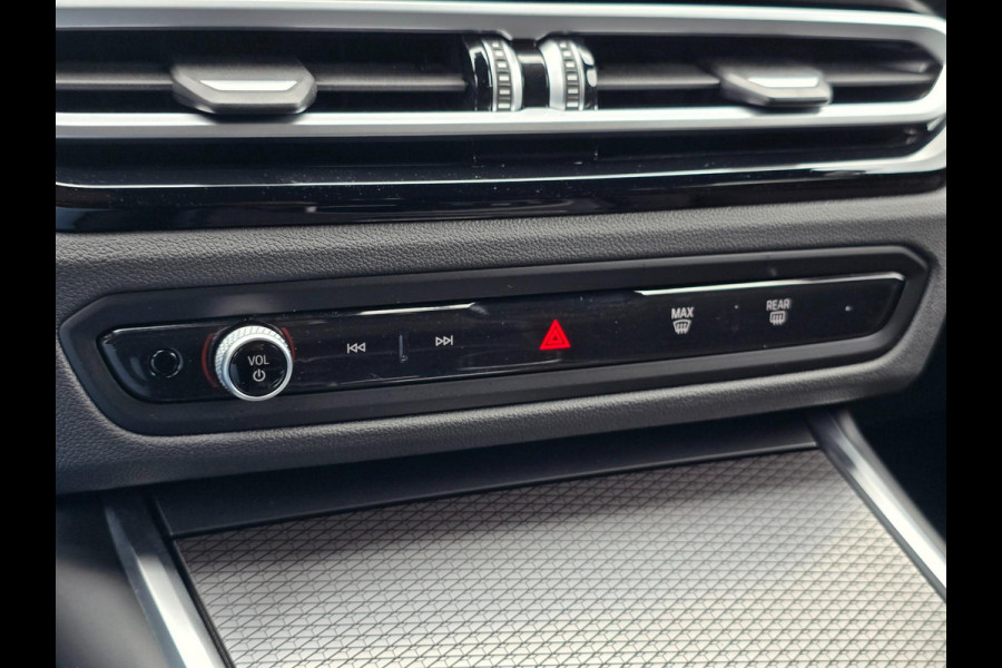 BMW 3 Serie Touring 330e M-Sport Panoramadak/Camera/Carplay/Cruise