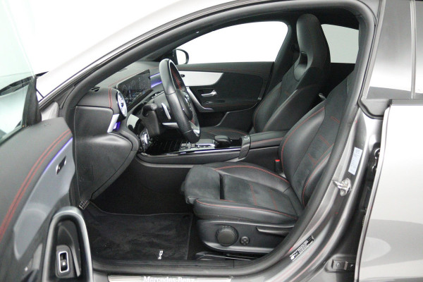 Mercedes-Benz CLA-Klasse 250 e Business Solution AMG Limited (PANORAMADAK, SFEERVERLICHTING, STOELVERWARMING, ACHTERUITRIJCAMERA)