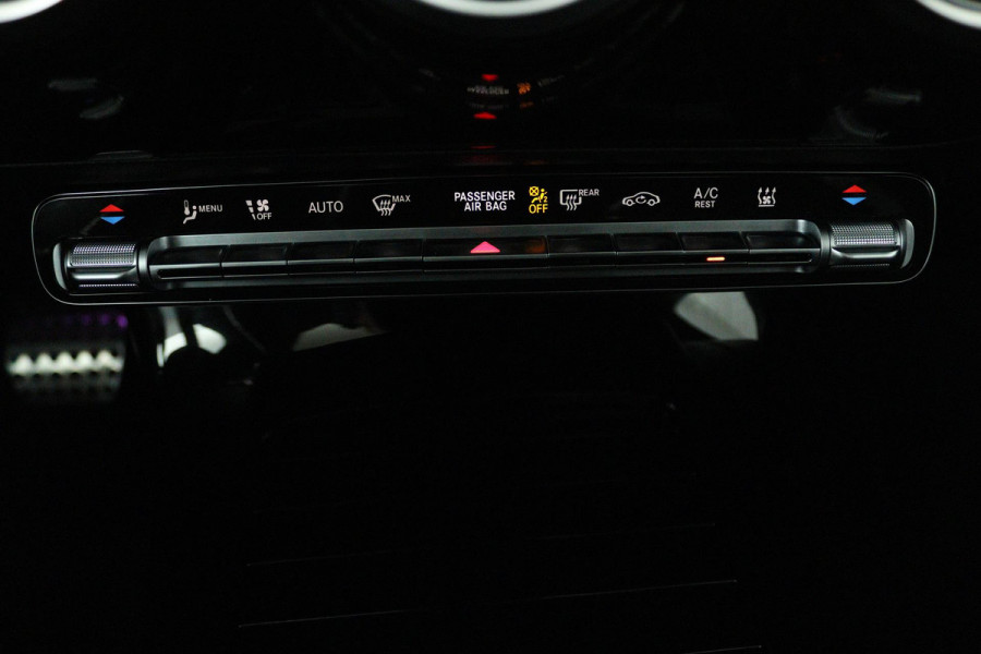 Mercedes-Benz CLA-Klasse 250 e Business Solution AMG Limited (PANORAMADAK, SFEERVERLICHTING, STOELVERWARMING, ACHTERUITRIJCAMERA)