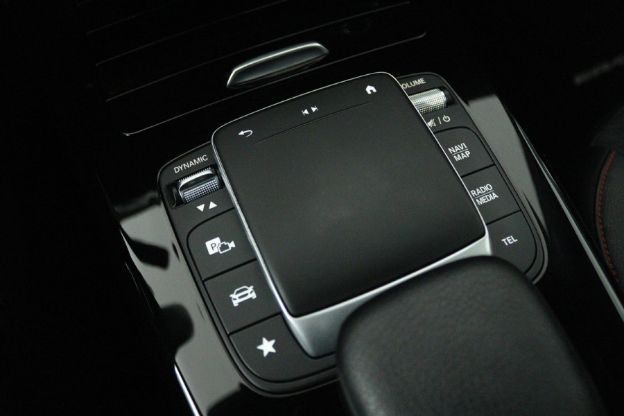 Mercedes-Benz CLA-Klasse 250 e Business Solution AMG Limited (PANORAMADAK, SFEERVERLICHTING, STOELVERWARMING, ACHTERUITRIJCAMERA)