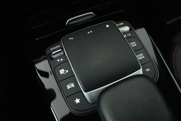 Mercedes-Benz CLA-Klasse 250 e Business Solution AMG Limited (PANORAMADAK, SFEERVERLICHTING, STOELVERWARMING, ACHTERUITRIJCAMERA)