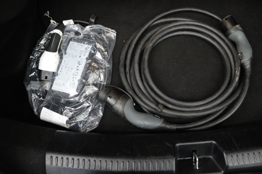 Mercedes-Benz CLA-Klasse 250 e Business Solution AMG Limited (PANORAMADAK, SFEERVERLICHTING, STOELVERWARMING, ACHTERUITRIJCAMERA)