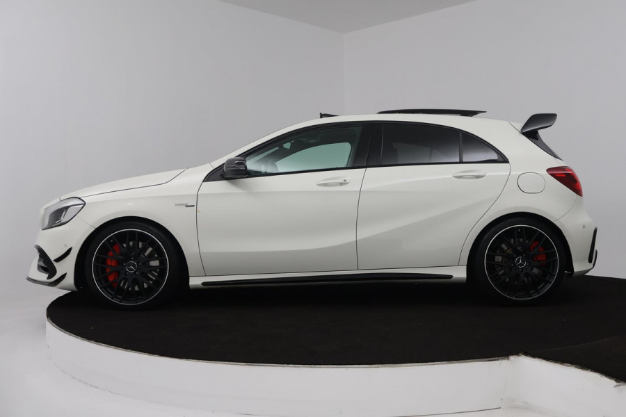 Mercedes-Benz A-Klasse AMG 45 4MATIC (PANORAMADAK, AERO PAKKET, KUIPSTOELEN, STOELVERWARMING, CAMERA, DEALER ONDERHOUDEN)