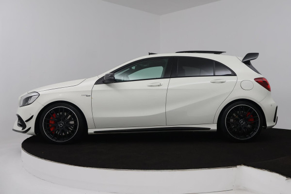 Mercedes-Benz A-Klasse AMG 45 4MATIC (PANORAMADAK, AERO PAKKET, KUIPSTOELEN, STOELVERWARMING, CAMERA, DEALER ONDERHOUDEN)
