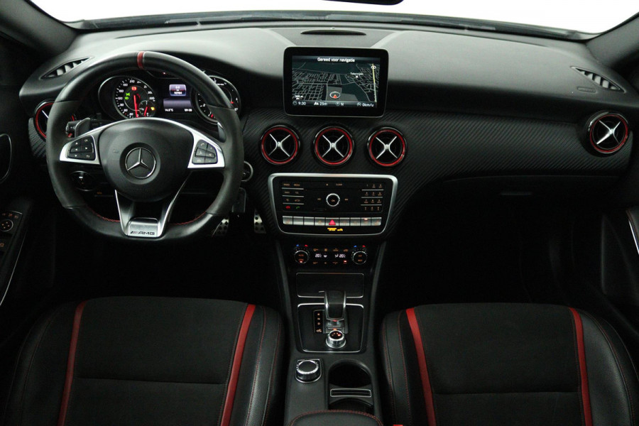 Mercedes-Benz A-Klasse AMG 45 4MATIC (PANORAMADAK, AERO PAKKET, KUIPSTOELEN, STOELVERWARMING, CAMERA, DEALER ONDERHOUDEN)