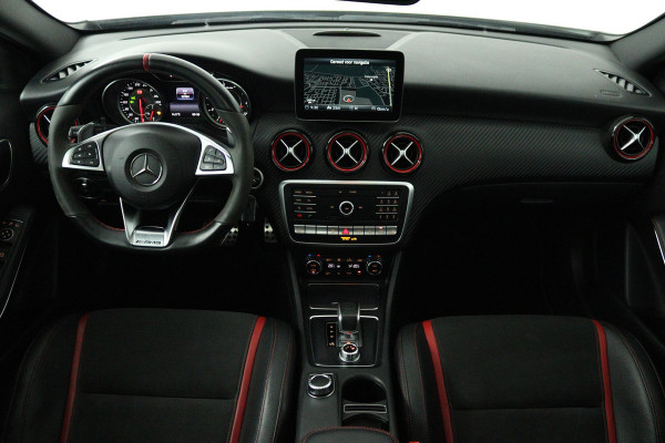 Mercedes-Benz A-Klasse AMG 45 4MATIC (PANORAMADAK, AERO PAKKET, KUIPSTOELEN, STOELVERWARMING, CAMERA, DEALER ONDERHOUDEN)