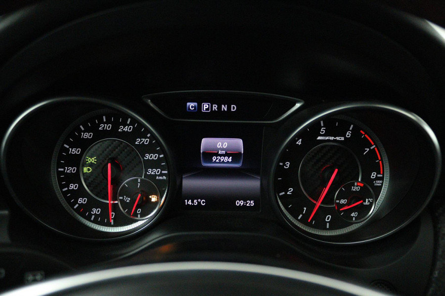 Mercedes-Benz A-Klasse AMG 45 4MATIC (PANORAMADAK, AERO PAKKET, KUIPSTOELEN, STOELVERWARMING, CAMERA, DEALER ONDERHOUDEN)