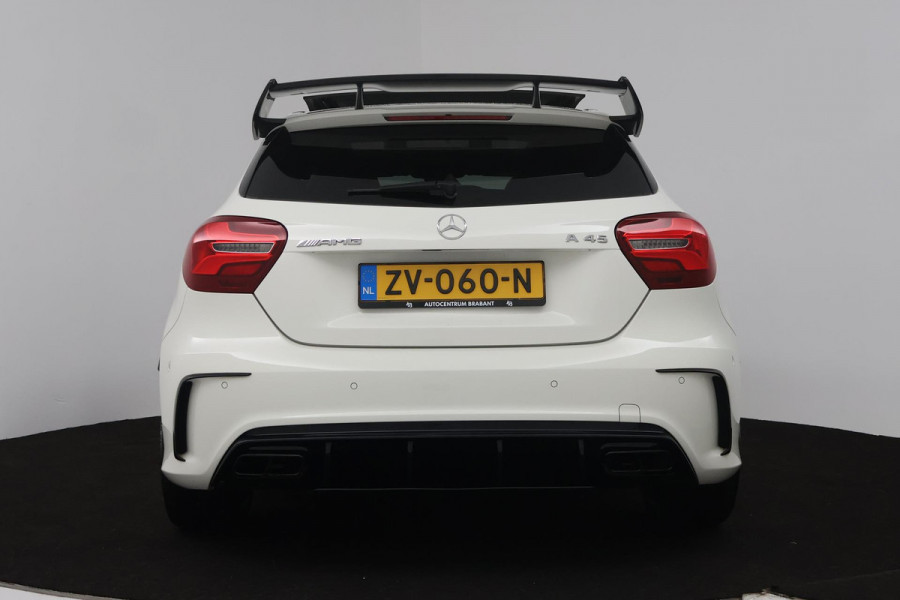 Mercedes-Benz A-Klasse AMG 45 4MATIC (PANORAMADAK, AERO PAKKET, KUIPSTOELEN, STOELVERWARMING, CAMERA, DEALER ONDERHOUDEN)