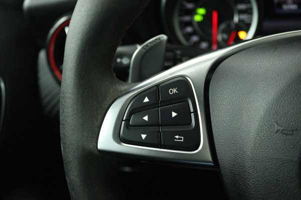 Mercedes-Benz A-Klasse AMG 45 4MATIC (PANORAMADAK, AERO PAKKET, KUIPSTOELEN, STOELVERWARMING, CAMERA, DEALER ONDERHOUDEN)