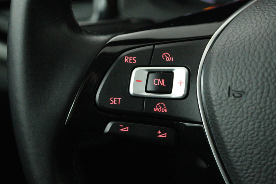 Volkswagen Polo 1.0 TSI Beats (STOELVERWARMING, NAVIGATIE, CRUISE CONTROL, PARKEERSENSOREN)