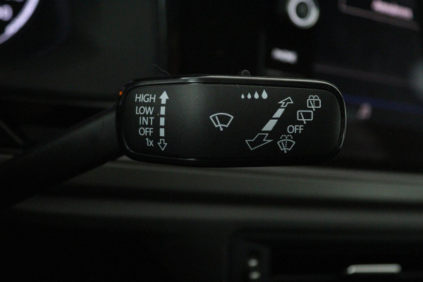 Volkswagen Polo 1.0 TSI Beats (STOELVERWARMING, NAVIGATIE, CRUISE CONTROL, PARKEERSENSOREN)