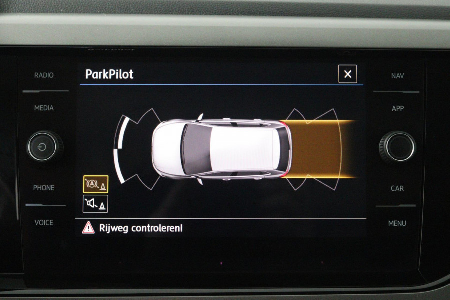 Volkswagen Polo 1.0 TSI Beats (STOELVERWARMING, NAVIGATIE, CRUISE CONTROL, PARKEERSENSOREN)