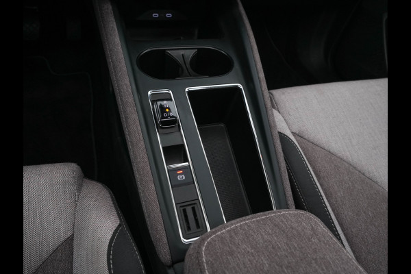 Škoda ENYAQ iV 60 [ 3-Fase ] {SOH-87%} (INCL-BTW) *PANO | FULL-LED | DIGI-COCKPIT | CAMERA | KEYLESS | NAVI-FULLMAP | PRIVACY-GLASS | AMBIENT-LIGHT | ECC | COMFORT-SEATS | DAB + | PDC | CRUISE | CARPLAY | TOWBAR | 19 "ALU*