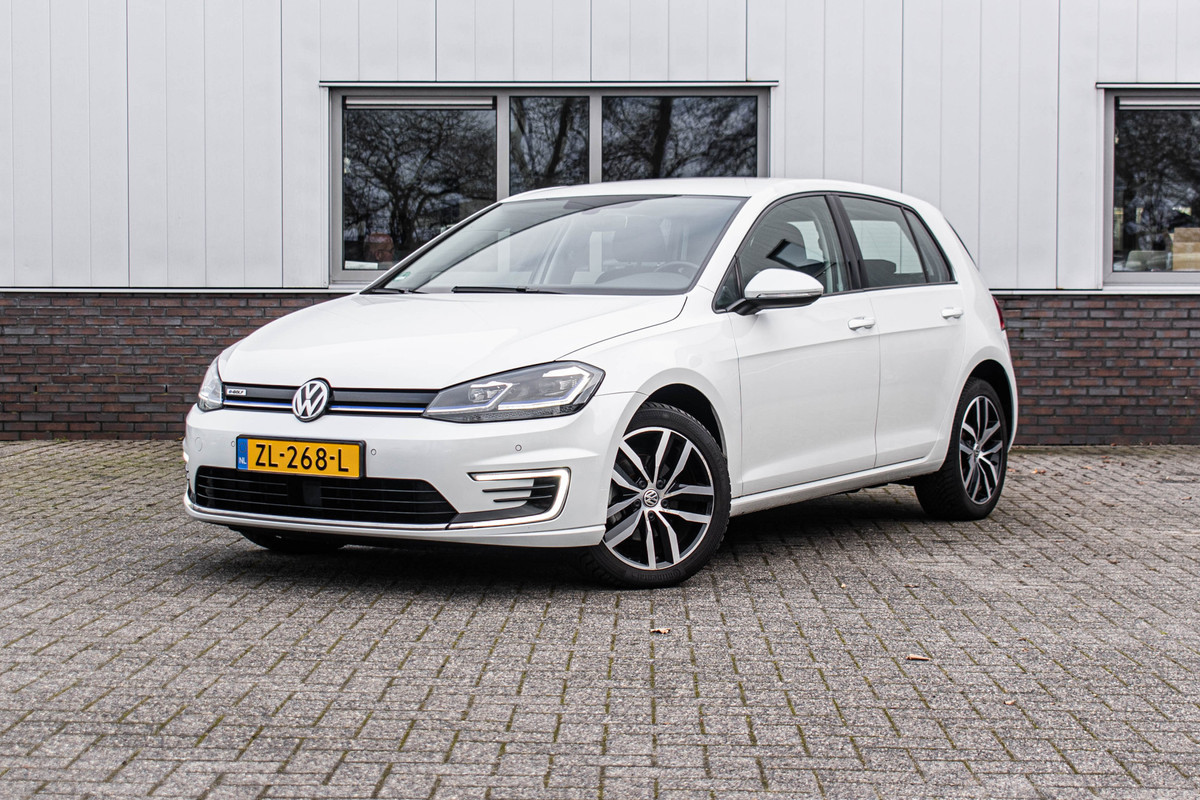 Volkswagen e-Golf | Apple CarPlay Tijdelijke Black friday deal, nu van 12250.- voor 10900.-
