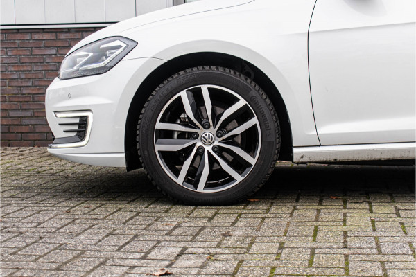 Volkswagen e-Golf | Apple CarPlay Tijdelijke Black friday deal, nu van 12250.- voor 10900.-