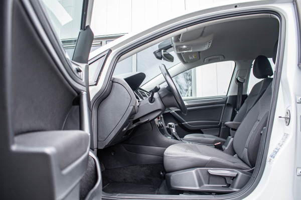 Volkswagen e-Golf | Apple CarPlay Tijdelijke Black friday deal, nu van 12250.- voor 10900.-