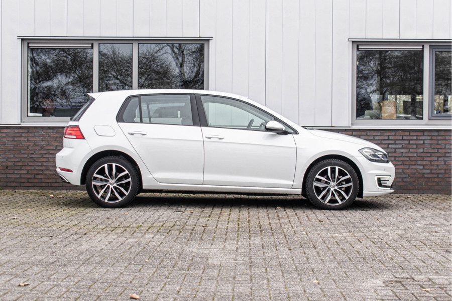 Volkswagen e-Golf | Apple CarPlay Tijdelijke Black friday deal, nu van 12250.- voor 10900.-