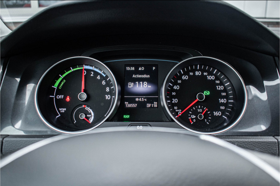 Volkswagen e-Golf | Apple CarPlay Tijdelijke Black friday deal, nu van 12250.- voor 10900.-