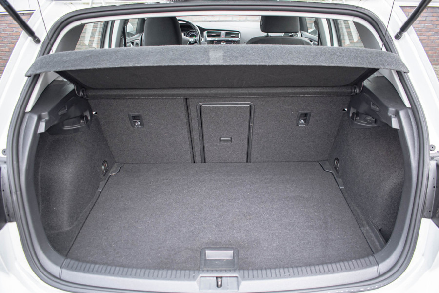 Volkswagen e-Golf | Apple CarPlay Tijdelijke Black friday deal, nu van 12250.- voor 10900.-