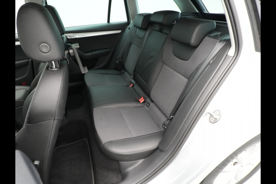 Škoda Octavia Combi 1.0 TSI 115pk Greentech Business Edition Navigatie Stoelverwarming Clima Pdc Cruise Argon
