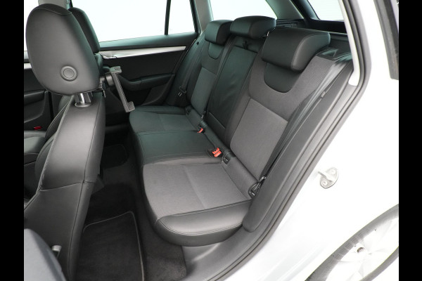 Škoda Octavia Combi 1.0 TSI 115pk Greentech Business Edition Navigatie Stoelverwarming Clima Pdc Cruise Argon