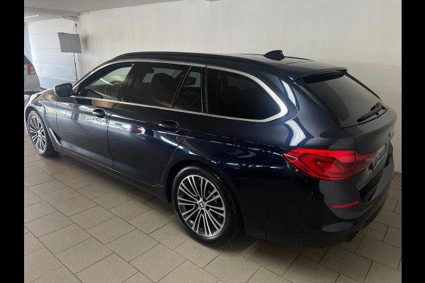 BMW 5 Serie Touring 520i High Executive AUTOMAAT NAVI CRUISE BLUETOOTH LED VERL STUURVERW STOELVERW STOELVENT LEDER NIEUWSTAAT