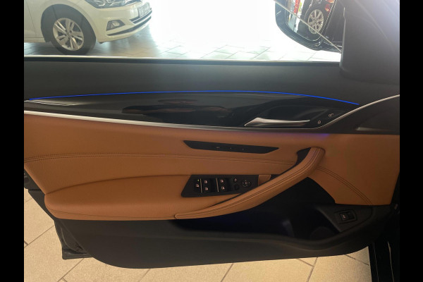 BMW 5 Serie Touring 520i High Executive AUTOMAAT NAVI CRUISE BLUETOOTH LED VERL STUURVERW STOELVERW STOELVENT LEDER NIEUWSTAAT