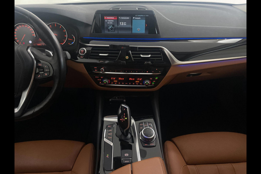 BMW 5 Serie Touring 520i High Executive AUTOMAAT NAVI CRUISE BLUETOOTH LED VERL STUURVERW STOELVERW STOELVENT LEDER NIEUWSTAAT