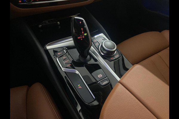 BMW 5 Serie Touring 520i High Executive AUTOMAAT NAVI CRUISE BLUETOOTH LED VERL STUURVERW STOELVERW STOELVENT LEDER NIEUWSTAAT
