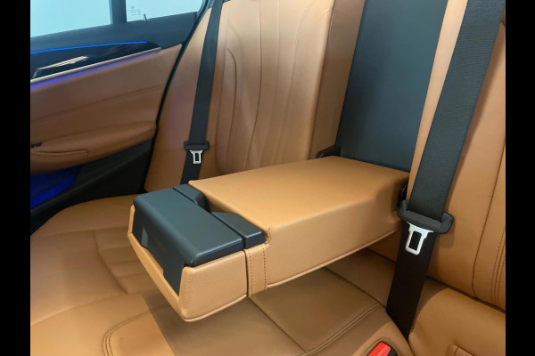 BMW 5 Serie Touring 520i High Executive AUTOMAAT NAVI CRUISE BLUETOOTH LED VERL STUURVERW STOELVERW STOELVENT LEDER NIEUWSTAAT