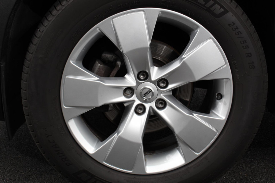 Volvo XC40 1.5 T3 163pk Automaat Momentum Navigatie Apple Carplay/Android Auto Stoelverwarming Parkeersensoren Adaptive Cruise Control Virtual Cockpit LED kop- en mistlampen Draadloos laden Sensus Connect met High Performance Sound