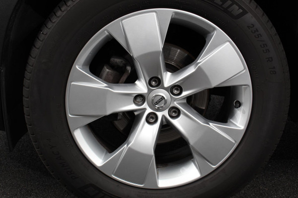 Volvo XC40 1.5 T3 163pk Automaat Momentum Navigatie Apple Carplay/Android Auto Stoelverwarming Parkeersensoren Adaptive Cruise Control Virtual Cockpit LED kop- en mistlampen Draadloos laden Sensus Connect met High Performance Sound