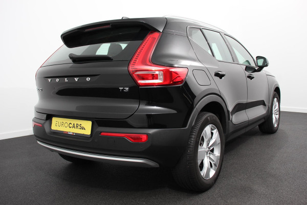 Volvo XC40 1.5 T3 163pk Automaat Momentum Navigatie Apple Carplay/Android Auto Stoelverwarming Parkeersensoren Adaptive Cruise Control Virtual Cockpit LED kop- en mistlampen Draadloos laden Sensus Connect met High Performance Sound